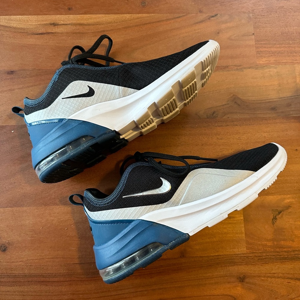 Women’s Sz 8 Black, Silver & Teal Nike Air Sneakers